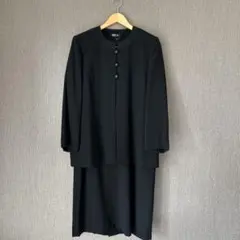 黒 ワンピーススーツ ボタン付き.日本製