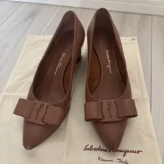 Salvatore Ferragamo パンプス ブラウン vivaのサムネイル