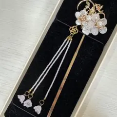 和装髪飾り かんざし 花モチーフ 揺れるチャーム付き