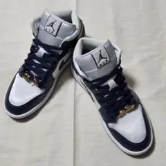 新品NIKEナイキエア ジョーダン1ミッドSE ネイビー×ホワイト US10