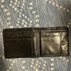 黒のレザーの二つ折り財布のサムネイル