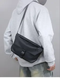 ブラック ショルダーバッグ 中型