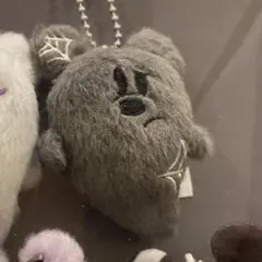 ディズニー ハロウィン 2025 ぬいぐるみチャーム おばけ クモの巣 グレー