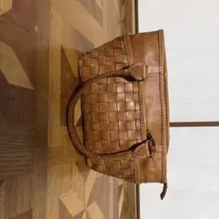 編み込みデザイン ハンドバッグ ブラウン