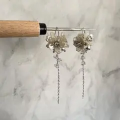 桜 ピアス Lt.グレー ロング フックタイプ さくら 花 春 チェコビーズ