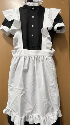 黒白フリルメイド服のサムネイル