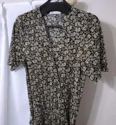 ザラ　花柄ジャンプスーツ