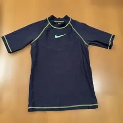 150センチ　Nike 半袖ラッシュガード ネイビー