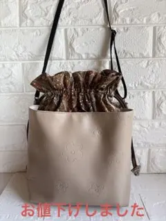 フェイクレザー　あおりポケット付き巾着トートバッグ