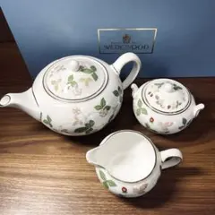 黒壺　未使用保管品　ウェッジウッド ワイルドストロベリー ティーセット3点 箱付