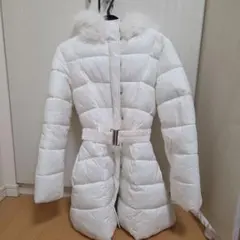 ホワイトダウンジャケット ファー付き
