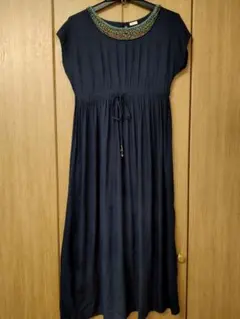 【6月20日まで】ロングワンピース ビーズ刺繍のサムネイル