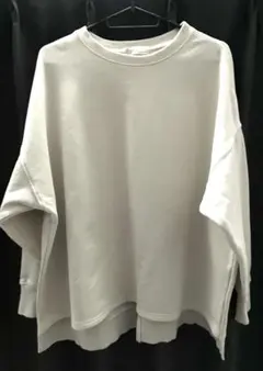 オーバーサイズ ライトグレー スウェットトレーナー