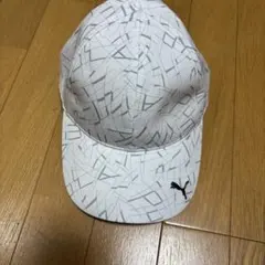 PUMA GOLF キャップ ホワイト 総柄、新品に近い❗️のサムネイル