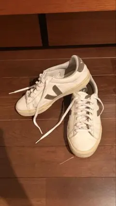 VEJA スニーカー ホワイト×カーキのサムネイル