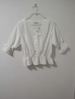 earth【未使用】処分価格　ホワイト 五分袖 フリルブラウス　タグ付