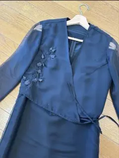 ブラック刺繍入り ラップスタイル パーティードレス