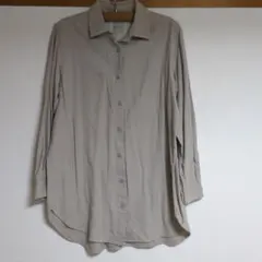ベージュ ボタンアップ ロングシャツ 長袖