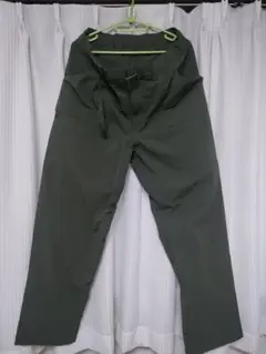 UNIQLO ギアパンツ Lサイズ ダークグリーン