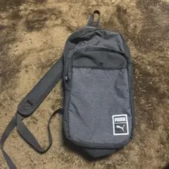 PUMA ショルダーバッグ　黒