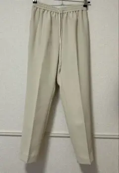stola. テーパードパンツ