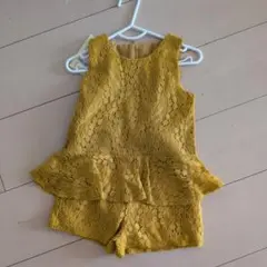 レースフリル付きマスタード色セットアップ