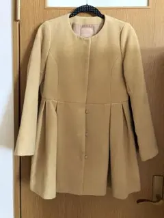美品　ベージュフリルコートM