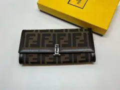 美品Fendi FFロゴ折り財布