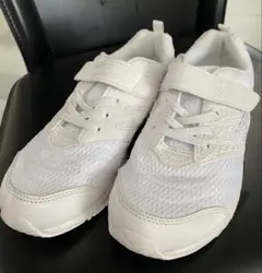 美品！瞬足 メッシュ　スパイク付き　軽量スニーカー 21.5cm 女児