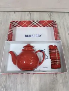 BURBERRY 赤いティーポットとティーコジーセット