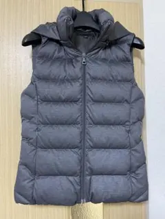 ユニクロ フード付ダウンベスト Mグレー｜通勤・お出かけに◎ 【美品】