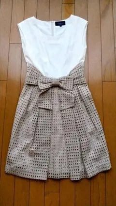 ☆美品☆RURUE BOUTIQUE ノースリーブ膝丈ワンピース Sサイズのサムネイル