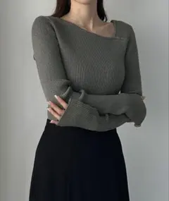 Louere アシメネックリブニットのサムネイル