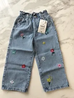 新品　zarakids zarababy フラワー刺繍デニムパンツ　ジーパン