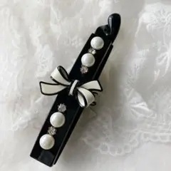 リボン　パール　ビジュー　大人可愛い　バナナクリップ／ホワイト