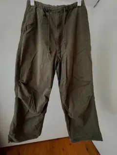 BEAMS カーゴパンツ オリーブ色 ドローコード付き