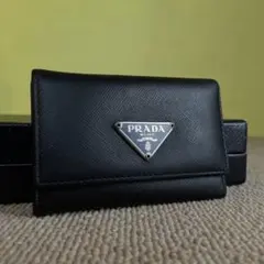 正規品❤️美品⭐️プラダ長財布 PRADA 男女　6連キーケース　三角プレート　黒