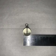 【天然石】リビアングラス　ペンダントトップ　約1cm