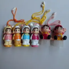 ペコちゃん ストラップ 4体とペットボトルキャップ２体セット