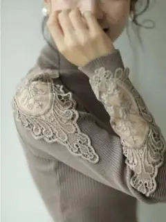 French pave cawaii 肩レース　ニット