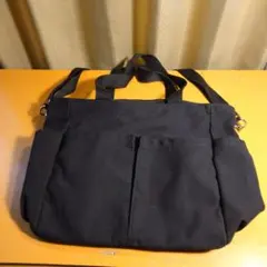 黒いショルダーバッグ