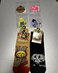 金色のガッシュ　靴下2足+ダイカットステッカー4枚