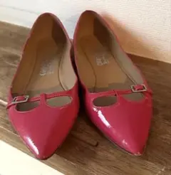 Ferragamo ピンク エナメル ポインテッドトゥのサムネイル