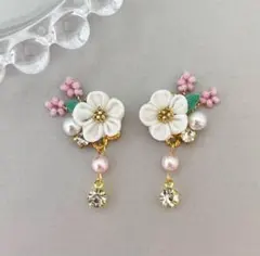 no.226 苺の花ビジュー ピアス　イヤリング　いちご　母の日　プレゼント