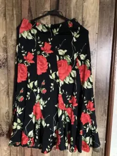 バラ柄フレアスカート