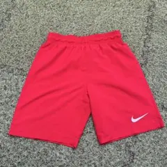 Nike レッド ハーフパンツ
