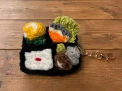 ミニチュア弁当チャーム　鮭弁当　ハンドメイド　編み物　キーホルダー　食べ物