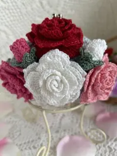お花のがま口ポーチ　ハンドメイド　手編み　バラ