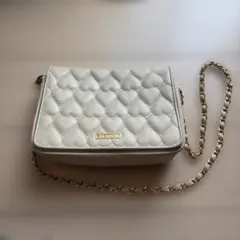 MOSCHINO ハートキルティング チェーンショルダーバッグ　ミルキーベージュのサムネイル