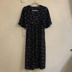 イング　花柄 黒 ワンピース フレアスリーブ　リゾートワンピース